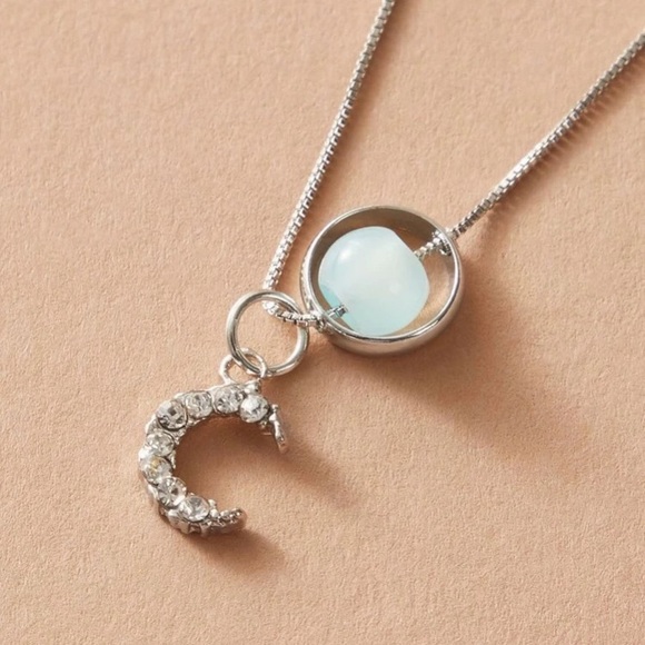 🌙 Lovely Boho Celestial Crescent Moon Rhinestone necklace ⭐️ - Picture 3 of 3